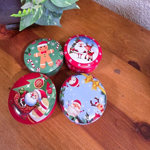 Christmas Candles Set of 4 with Cinnamon Scent and Christmas Designs - New - Picture 1 of 3